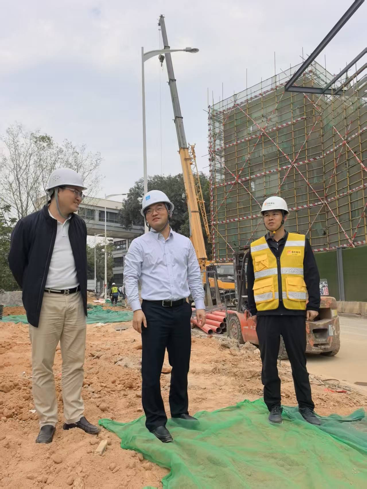 东莞投控集团党委副书记、总经理叶庆祥到东莞松山湖科技金融集聚区督导检查园区改造安全生产工作