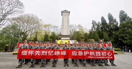 瓮福集团所属多单位开展清明节祭扫活动：缅怀革命先烈 砥砺清廉初心