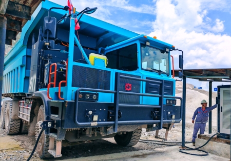 双线试跑新能源矿车  瓮福磷矿加速矿山绿色转型