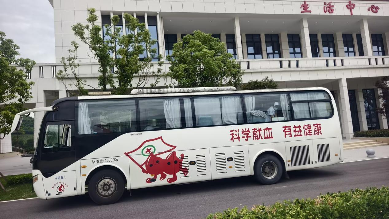 炎夏献热血  青春显担当——瓮福江山职工积极参加“无偿献血  为爱接力”献血活动