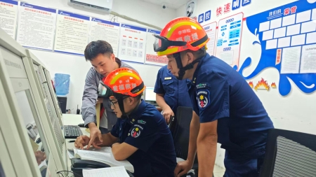 节日值守  给安全生产上“多重保险”——应急救援大队“防守技保”机制拧紧假期“安全阀”
