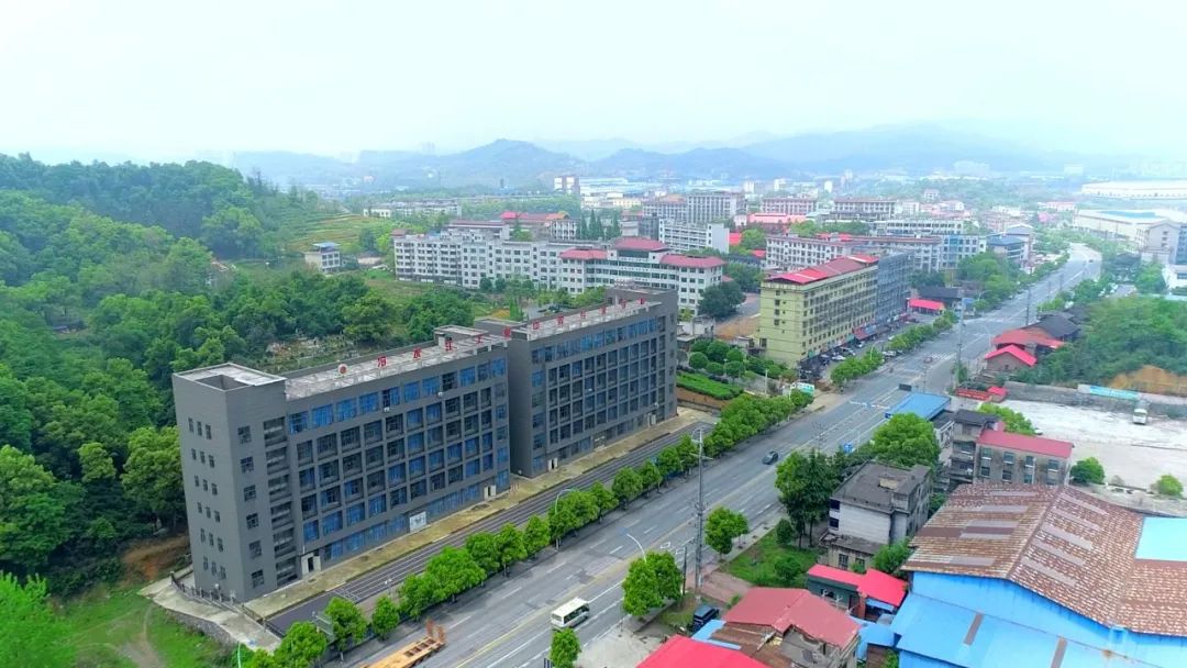 奋进新时代 谱写新辉煌 ——冷水江工业中等专业学校高质量发展纪实