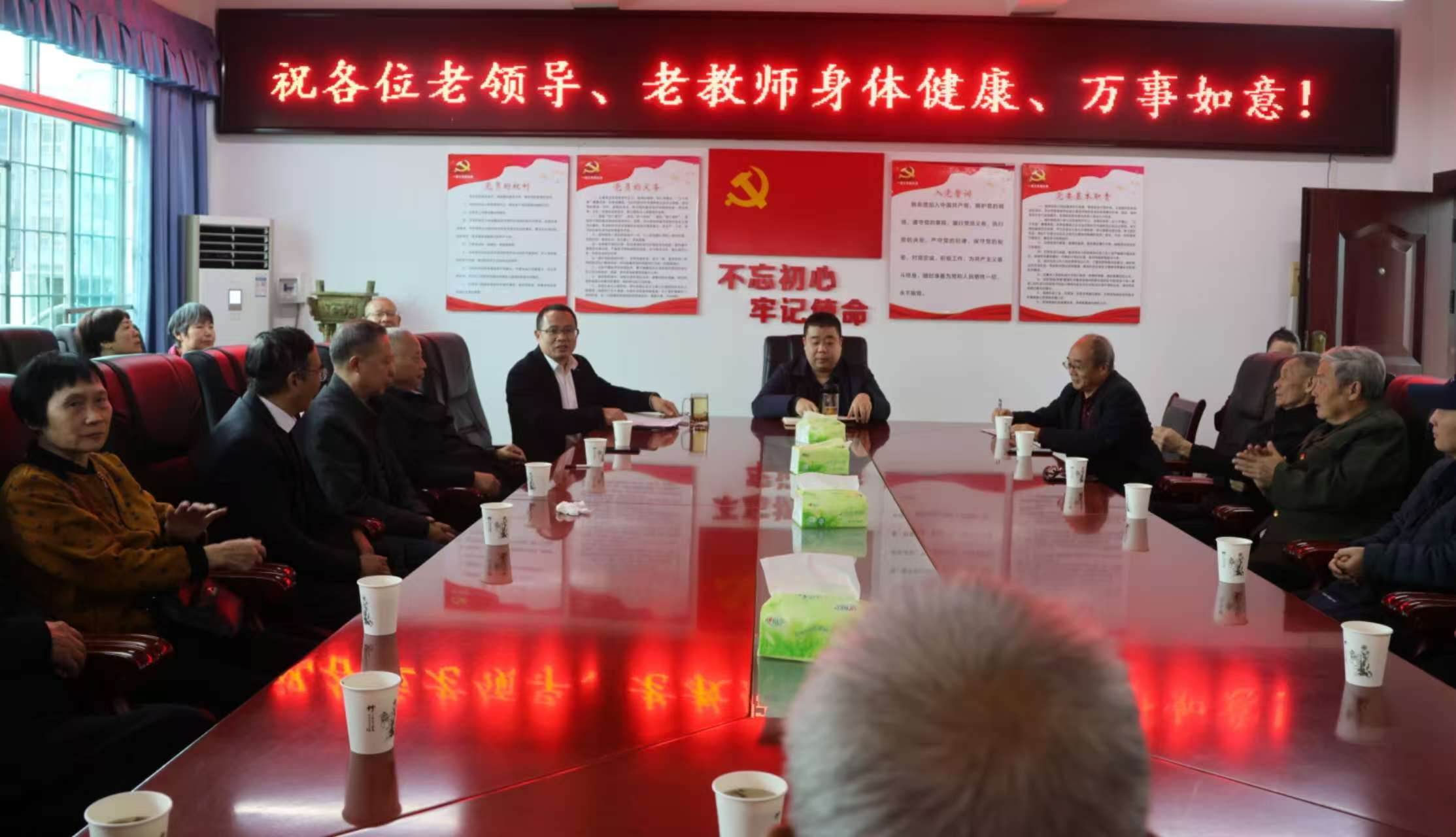 我校召开2025年重阳节退休教职工座谈会——重阳敬桑榆 共话职教情