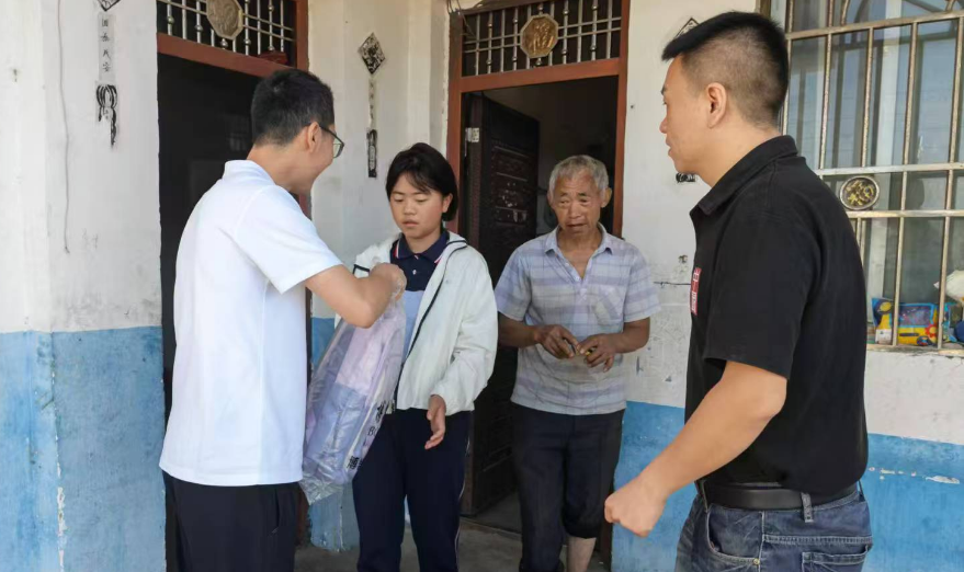 广元发展集团有限公司 开展“童心向党·未爱护航”“光影润童心・温情伴成长”2026年庆“六一”系列 关爱活动
