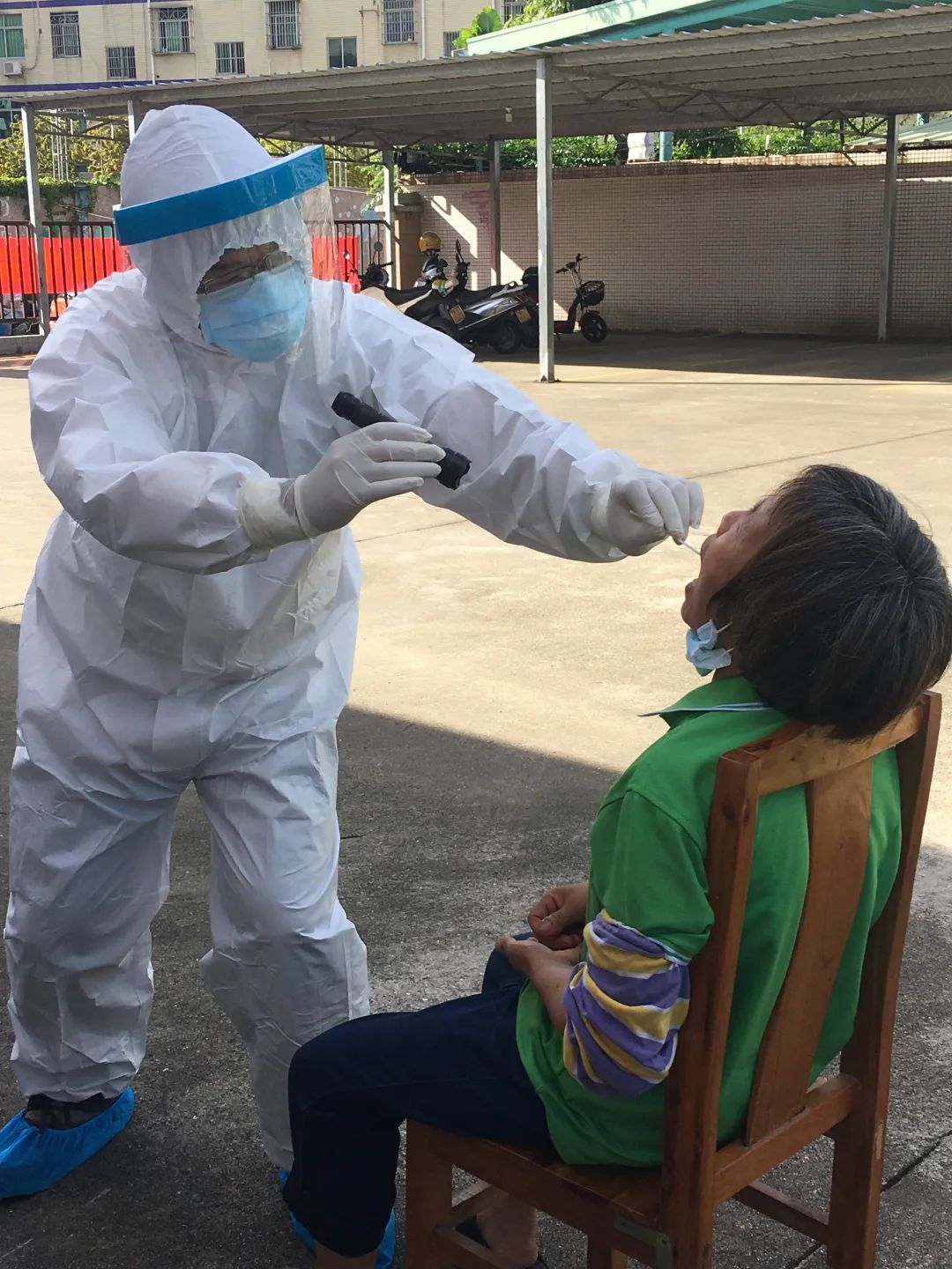 周末无休、增设采样点、延长时间...让返乡百姓安心过春节