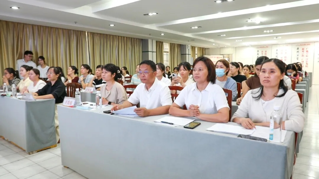 贺州广济医院召开第13期护理质量改善项目汇报会，以创新驱动提升护理服务品质