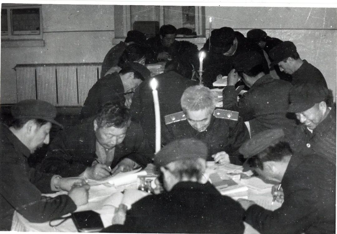 《 回眸40年，普法谱新篇》~老照片线上专题展（一）