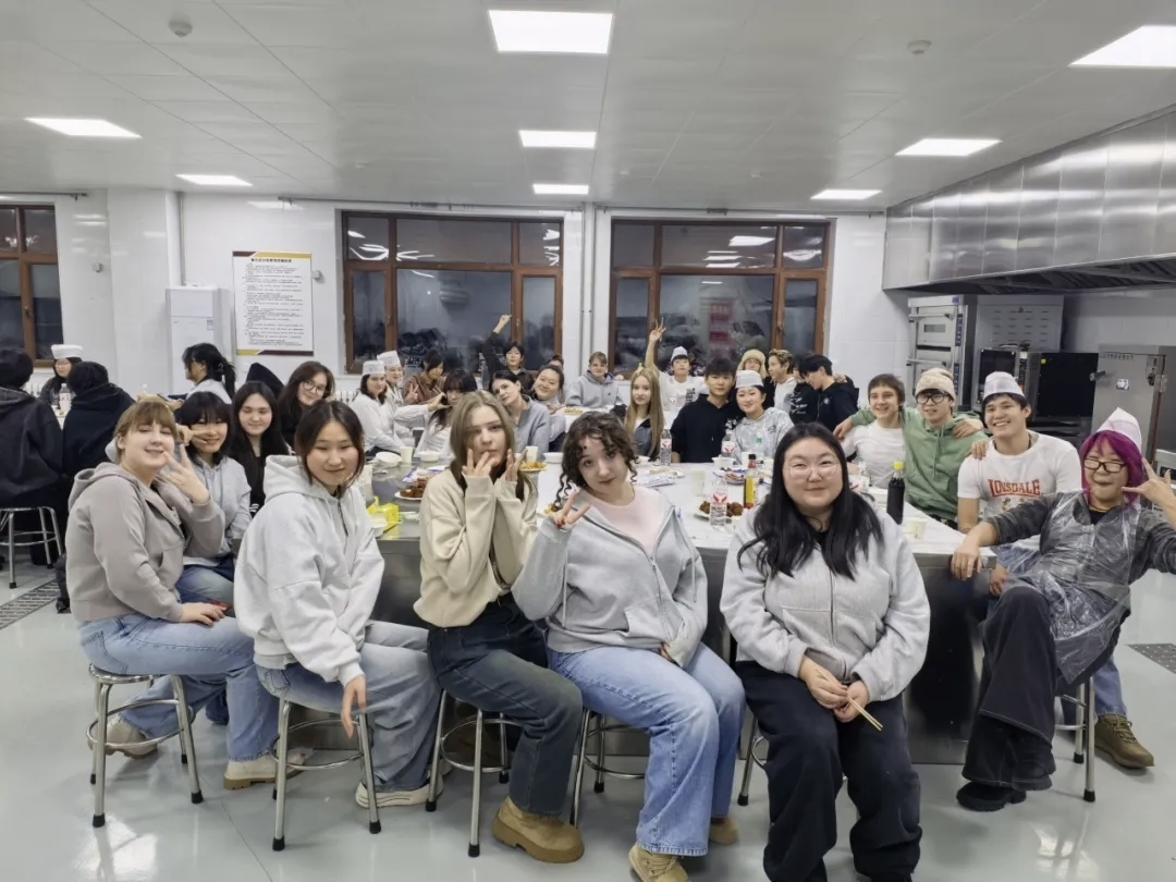 饺香传情，纸韵绘友！黑河博物馆与留学生共赴跨文化联欢之约