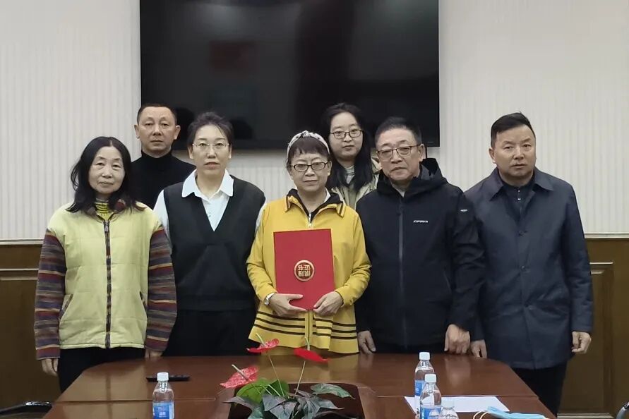 镜藏百年岁月，情系文脉传承 | 黑河博物馆获赠伪满时期梳妆镜，定格时光温情
