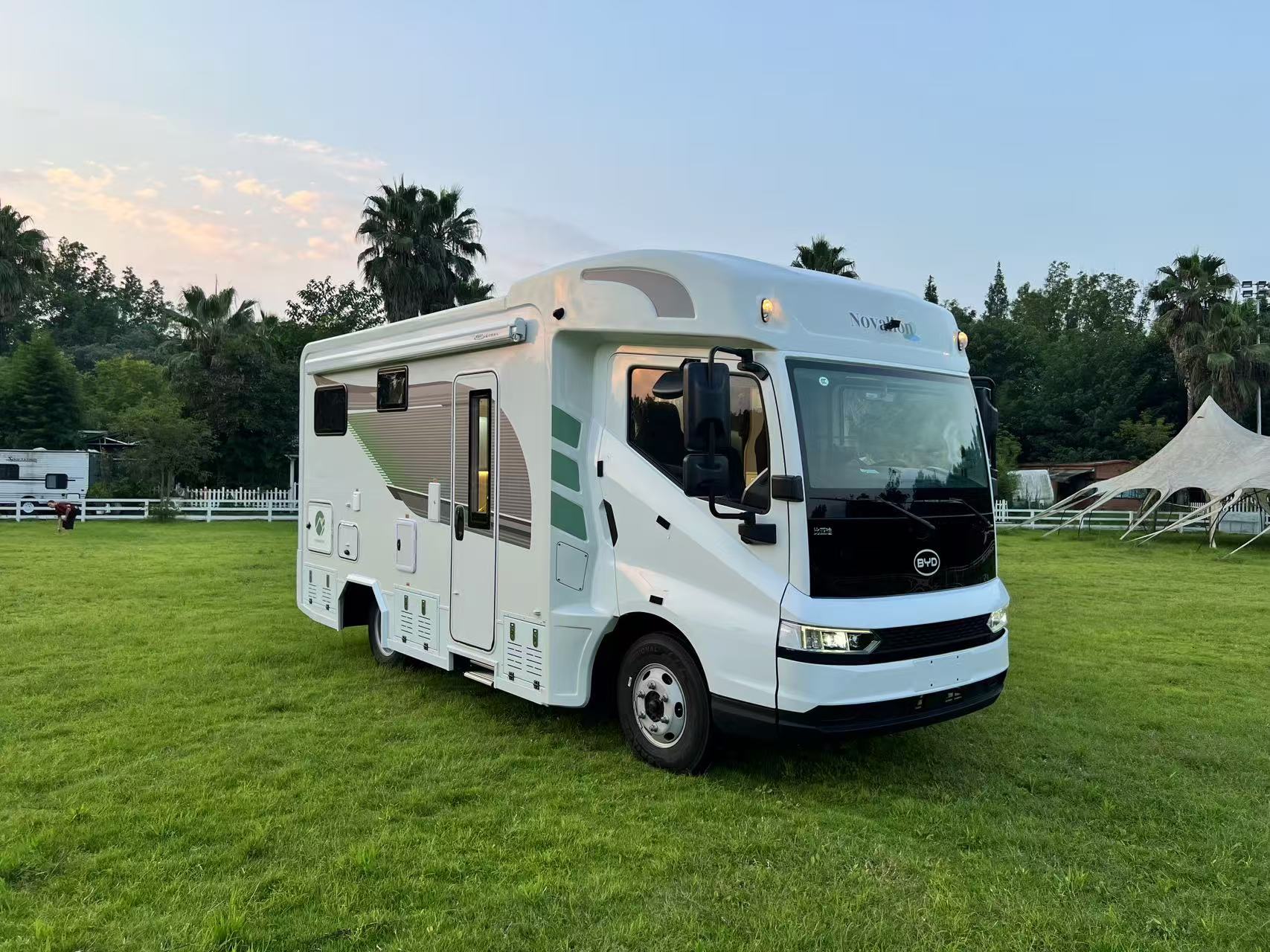 诺沃伦-比亚迪B+后横床