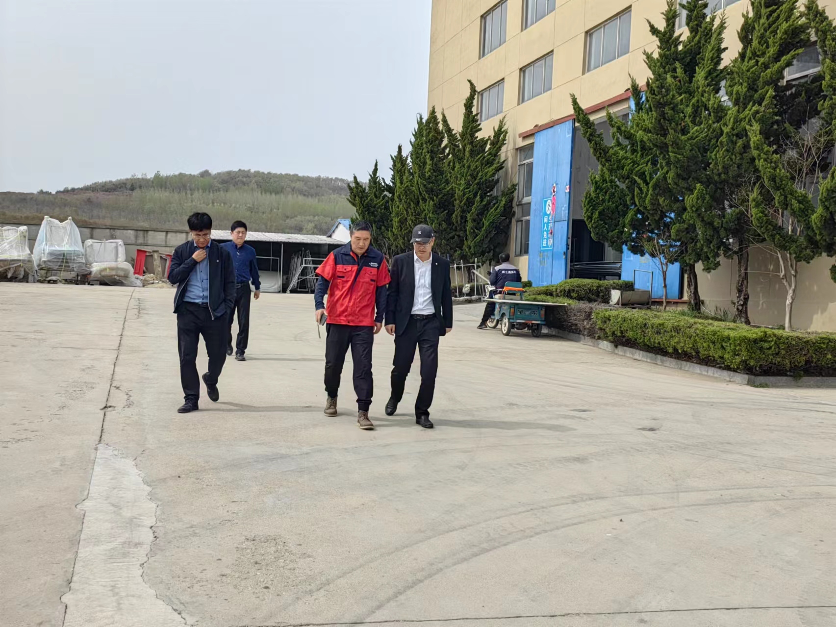 2024年4月19日柳州五菱汽车工业有限公司山东分公司总经理梁开荣一行8人到山东威士捷房车制造有限公司参观考察