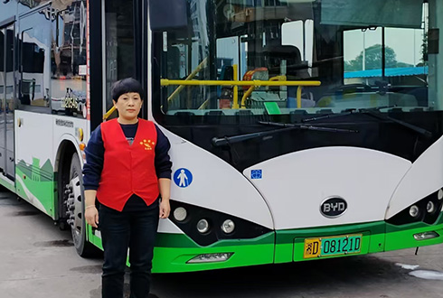 暖心!公交驾驶员及时救助,乘客转危为安