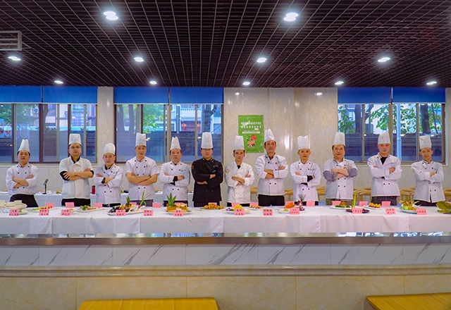 开展“仁本杯”首届厨艺大赛