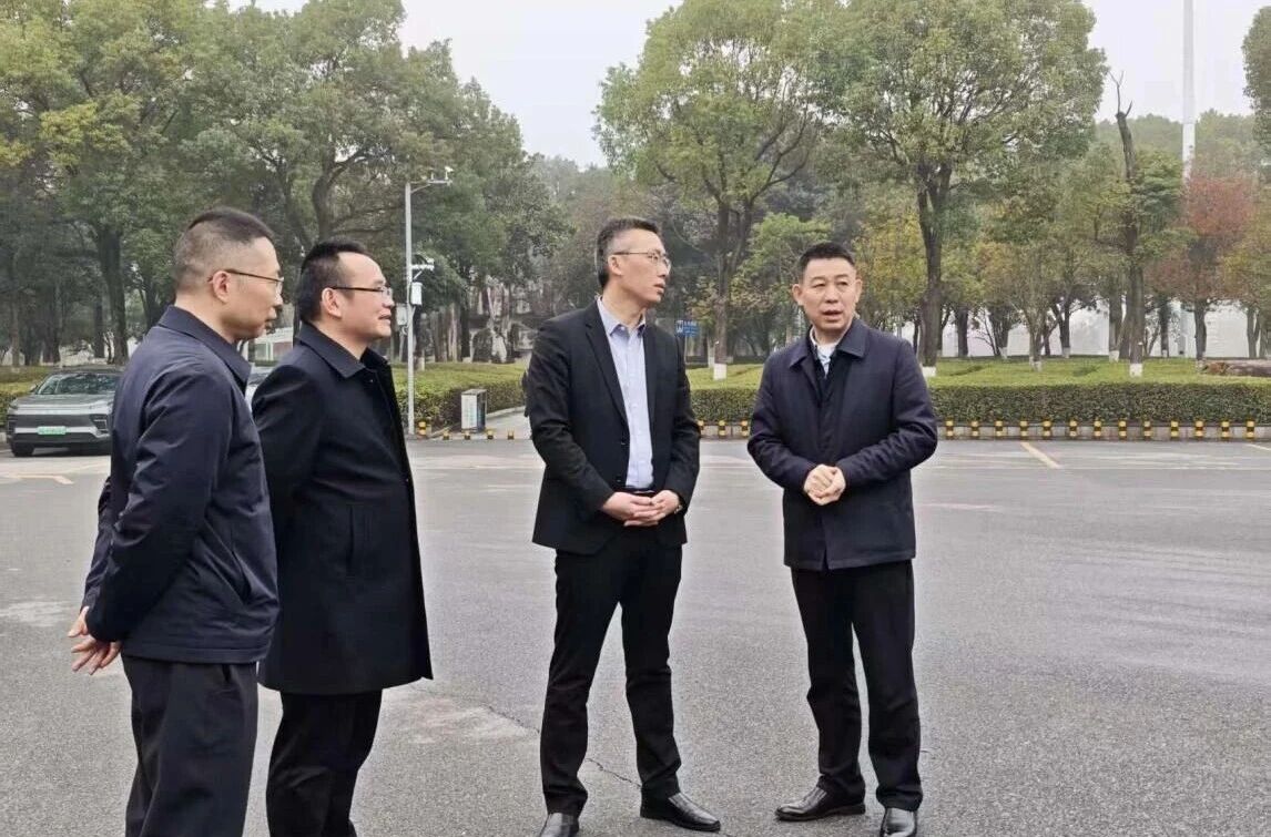 市国资委主任张斌带队督查高铁衡阳东站公交枢纽站春运工作