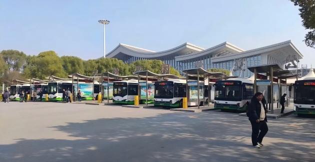 市公交集团暖心护航乘客春运回家路