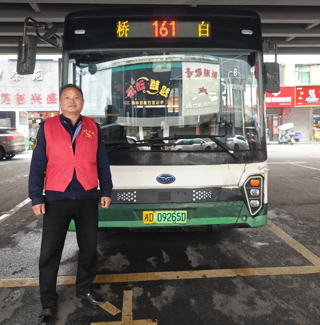 公交人接力寻回手提袋  “完璧归赵”暖人心