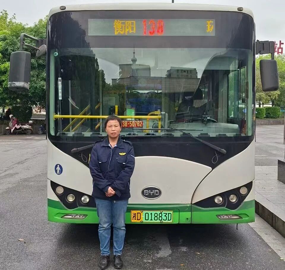 拾金不昧暖人心 公交担当显真情