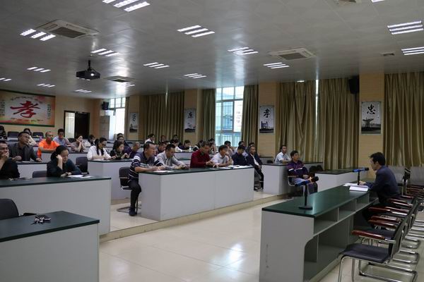 调整大小 2广西工商技师学院组织认真学习贯彻党的十九届四中全会精神2.jpg