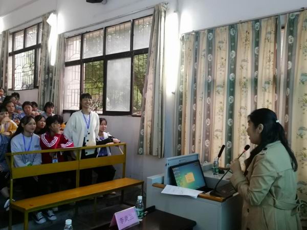 调整大小 4主讲谭毅医师与同学们交流.jpg