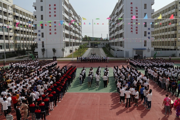 1广西工商技师学院和梧州高新区共建实训基地启用仪式.jpg