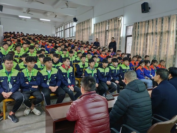 2“广西工商技师学院2019年春季学期开学第一课”主题活动启动仪式全景.jpg