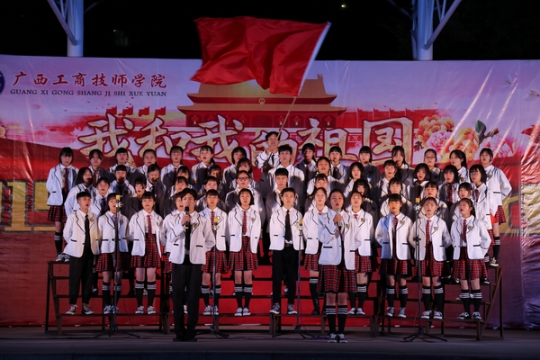 6 1917班朗诵《无畏》.jpg
