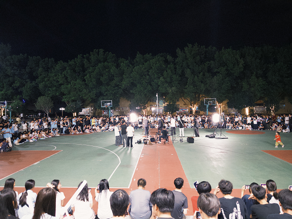 迎国庆 贺中秋——广西工商技师学院2025年吉他音乐会暨小型游园活动嗨翻校园