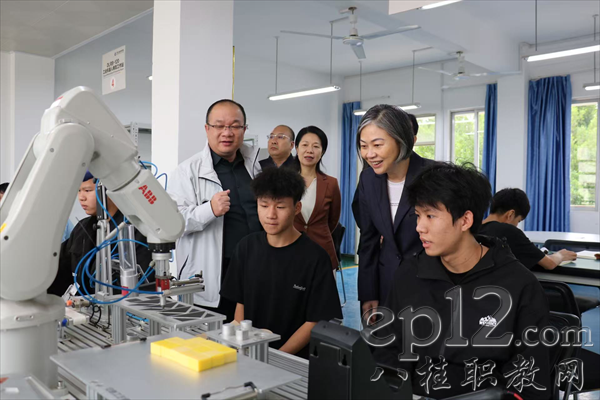 【广西八桂职教网】梧州市副市长苏颖调研广西工商技师学院（广西经贸职业技术学校）综合高中班办学工作