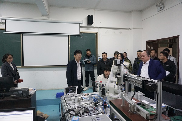 深查隐患筑防线 严抓落实护平安