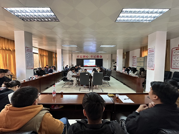 薪火相传 聚力育人——我院举办2025年秋学期青年班主任座谈会