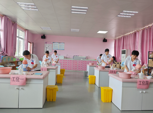 以证促学强技能以考砺能促成长——我院210名幼教学子参加保育师考证