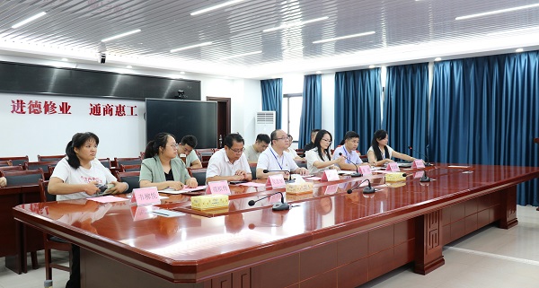 以智赋能育新人 以研提质促成长我院开展智慧班主任团队建设项目中期检查