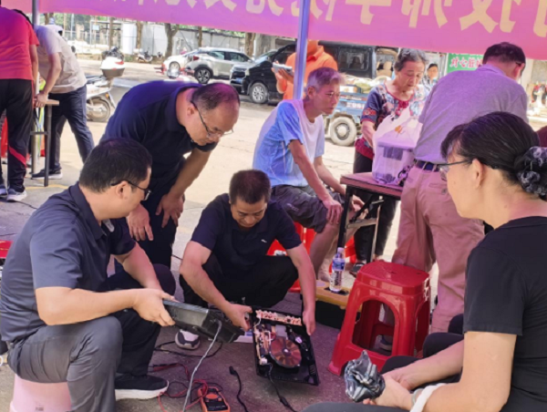 党建引领聚合力  技能驰援助重建——我院增派家电维修服务队深入一线开展便民抢修服务